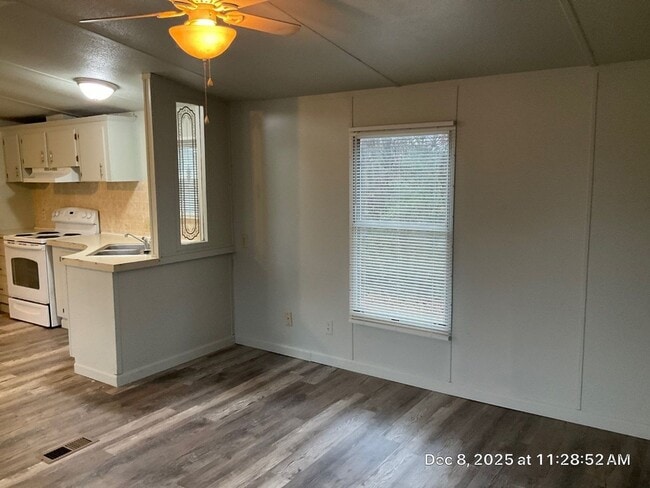 Photo - 108 Eakins Dr