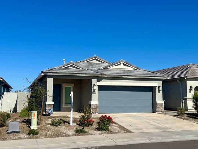 Building Photo - 3-bedroom home In Superstition Vistas, just 2 years new