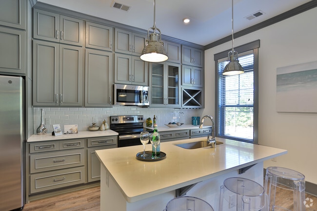 2BR, 2BA - Providence Row