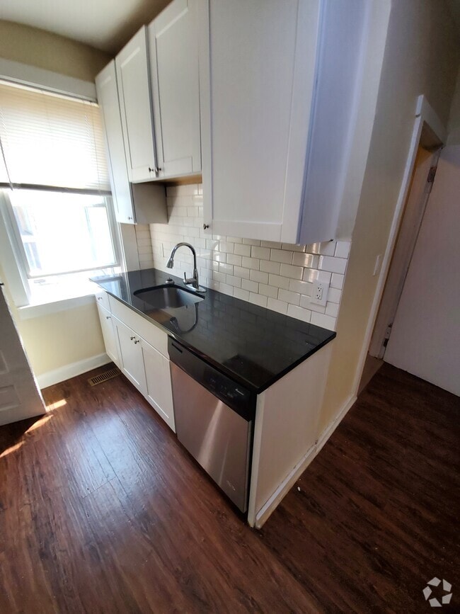 Building Photo - 1122 W 18th Pl Unit 3 Rental