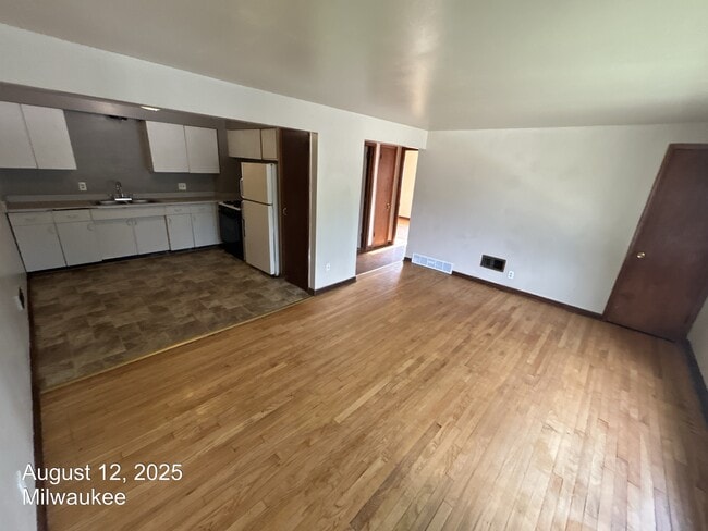 Building Photo - 8115 W Hampton Ave Unit 3