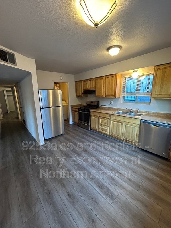 Photo - 906 W Summit Ave