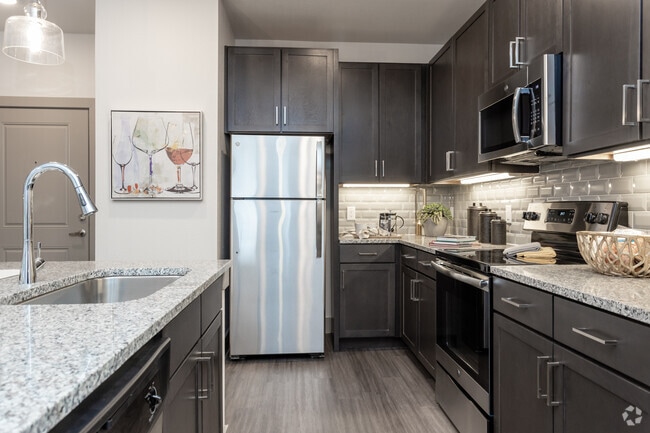 1HAB, 1BA - 695 ft² - The Sutherland