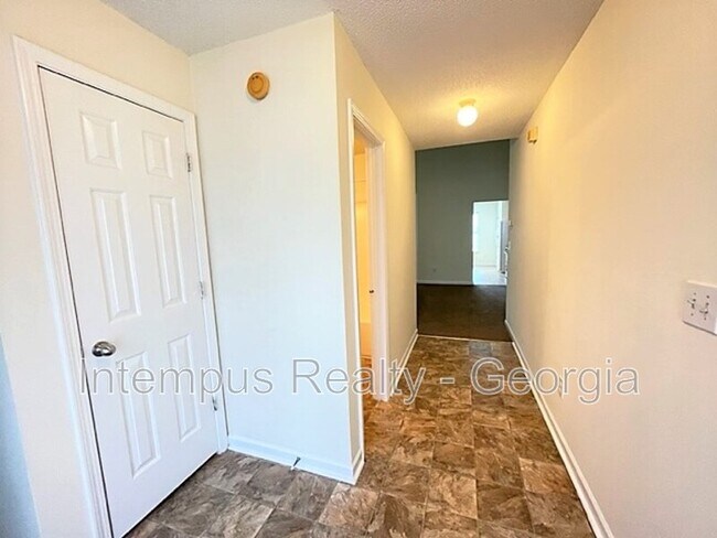 4389 Persian Ct SW