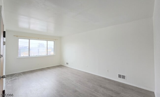 Photo - 619 Sussex St