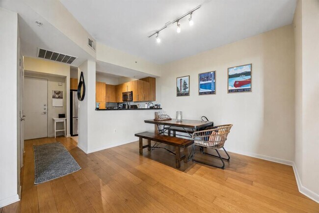 Photo - 54 Rainey St Unit 620
