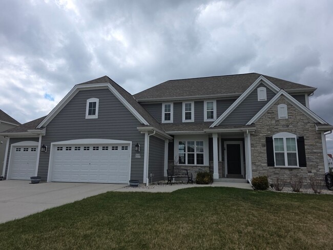 Photo - 5 bedroom Pewaukee home in Broken Hill