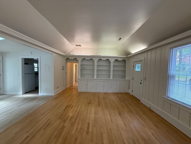 Photo - Charming cottage walkable to Grounds.