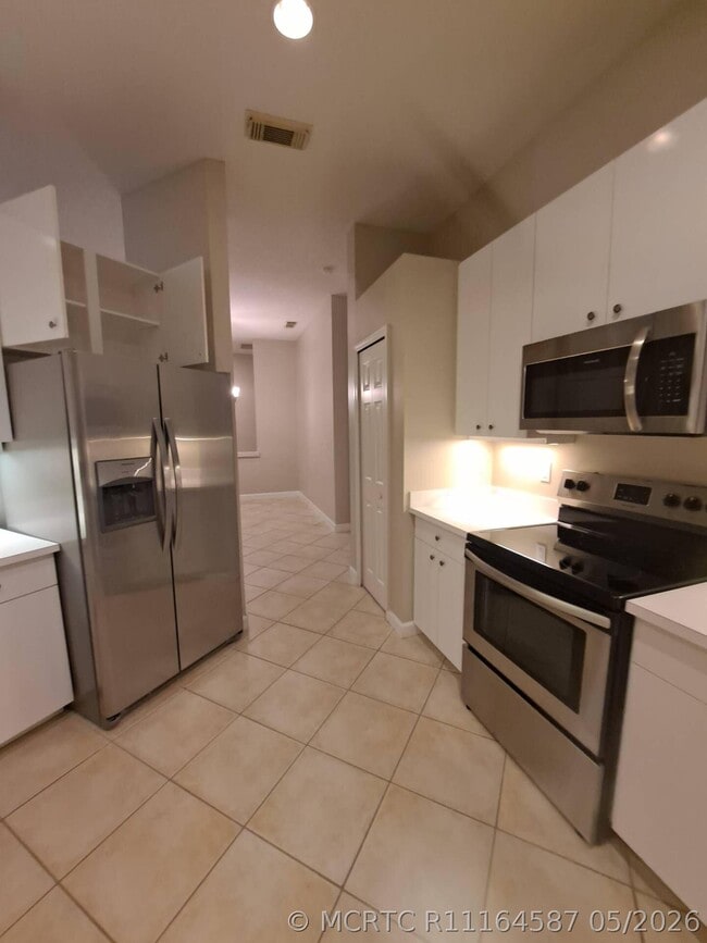 Photo - 825 SW St Andrews Cove