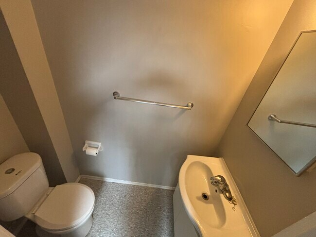 Photo - 457 Albert St Unit 9