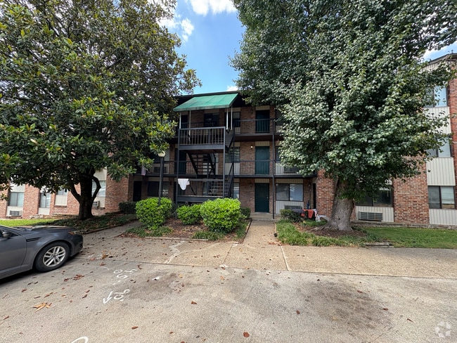 Building Photo - Hunt Property - Painter Ave. Unit D105 Rental