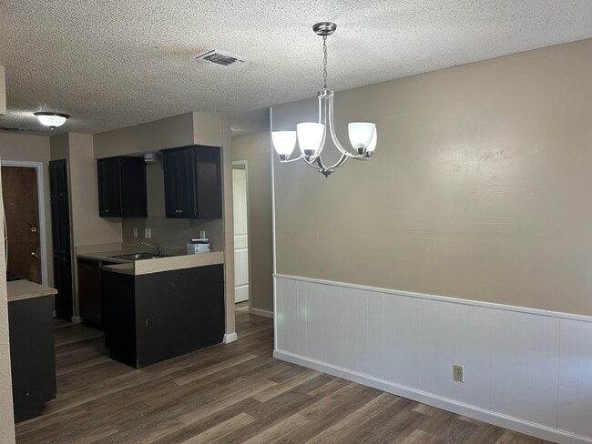 Photo - 725 Duke Ave