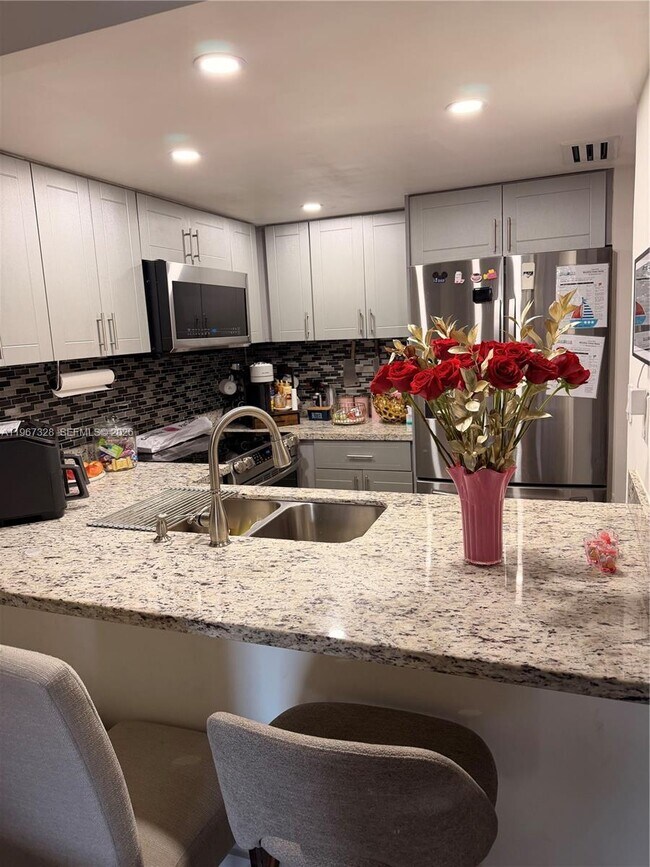 Photo - 1711 W 58th St