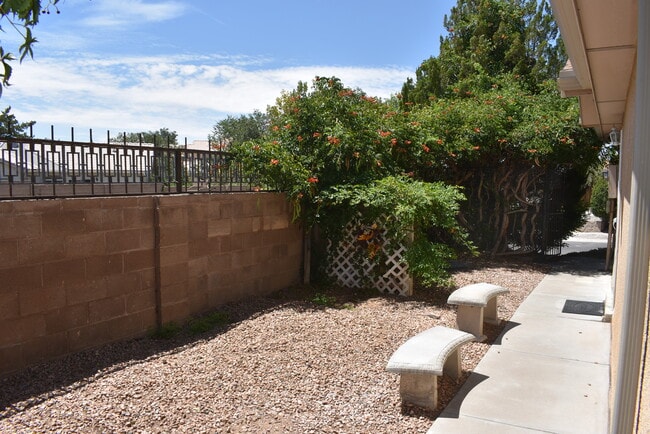 Photo - 8600 Simi Ln NE