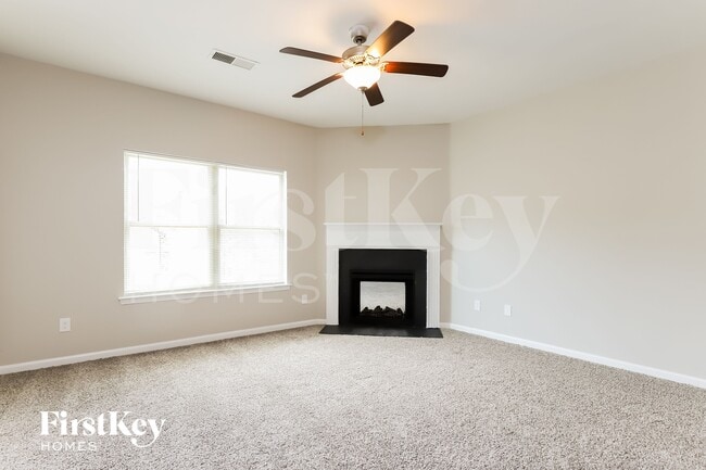 Photo - 777 Grenier Terrace NE