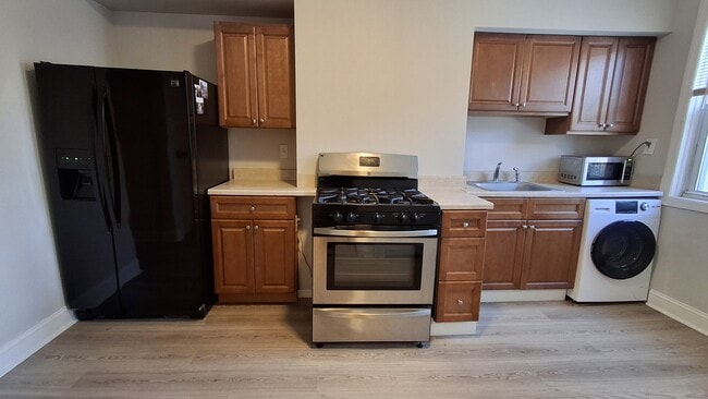 Building Photo - 404 Madison St Unit 3L