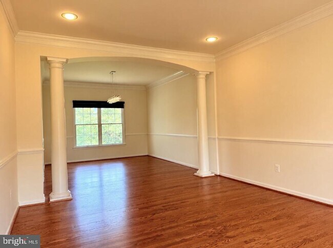 Photo - 43520 Lucketts Bridge Cir