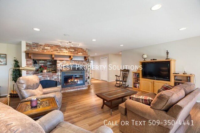 Photo - 1227 Fairway Dr NE