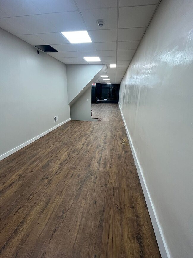 Photo - 5043 N 5th St Unit Store