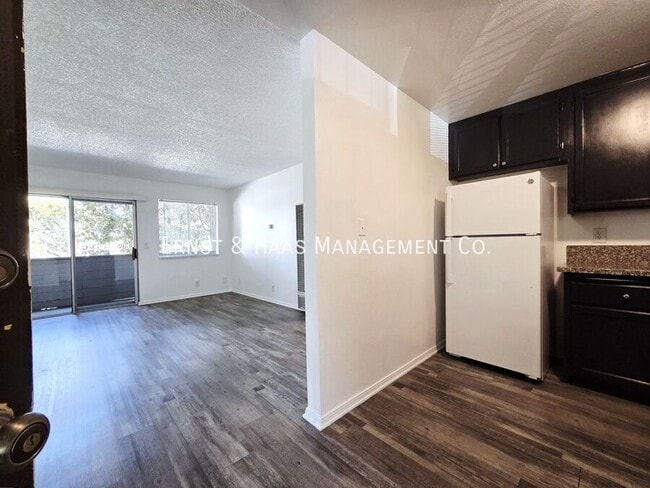 Photo - 6673 Hammond Ave C