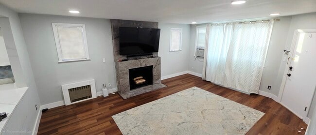 Living room - 728 Golden Ave Unit 2