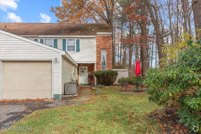 Building Photo - 8 Haystack Rd E Rental