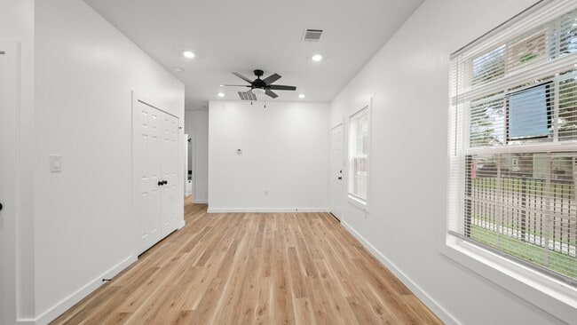 Photo - 1504 W Blum St