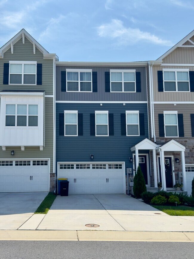 Building Photo - Charming 4 Bedroom/3.5 Bathroom in New WIn... Rental