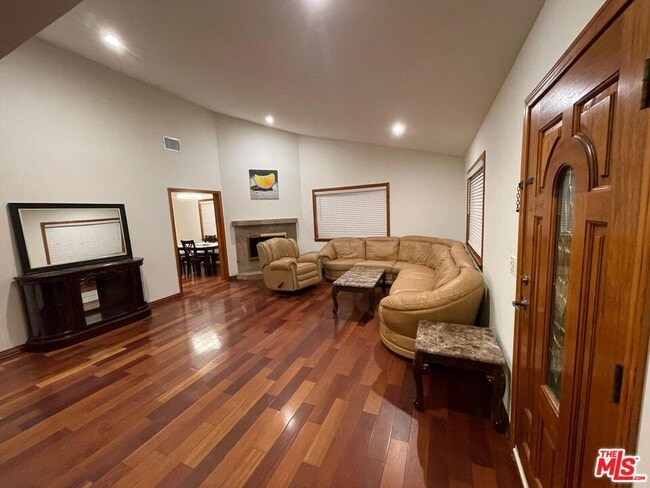 Photo - 4431 Stern Ave