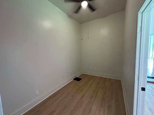 Habitación extra espaciosa - 1408 Russell St Unidad 1