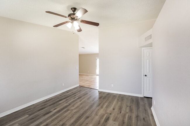 Photo - 1419 N Rowen