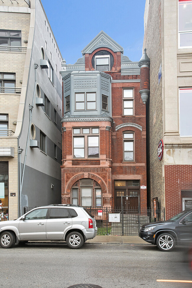 Building Photo - 2050 W North Ave Unit 3 Rental