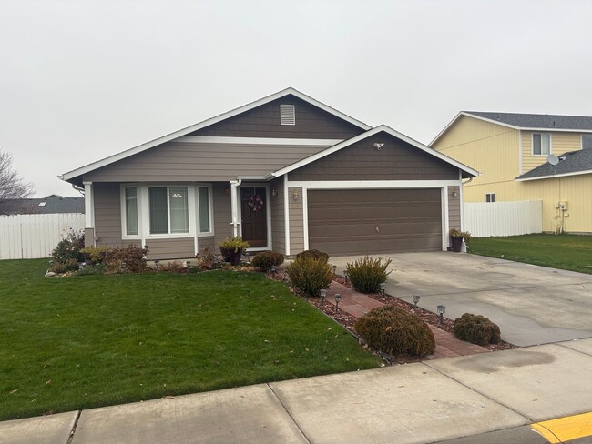 Building Photo - Home for Rent in Quincy