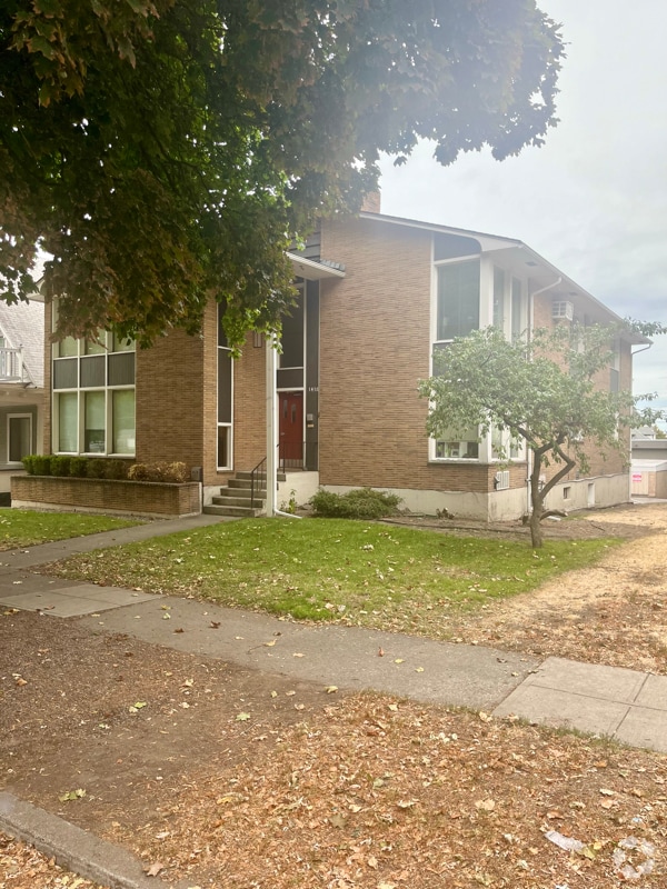 Building Photo - 1418 W Tenth Ave Rental
