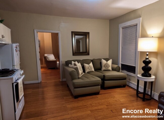 Photo - 147 Meridian St Unit 4