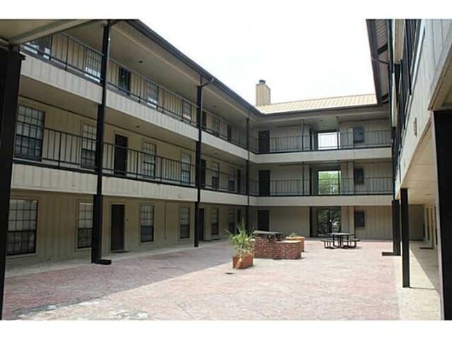 Photo - WATERFORD WEST CAMPUS - 4 BEDROOM - $2800 Unit 301