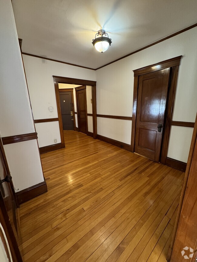 Building Photo - 17 Story St Rental