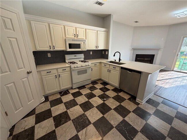 Photo - 3381 Hidden Cove Cir NW
