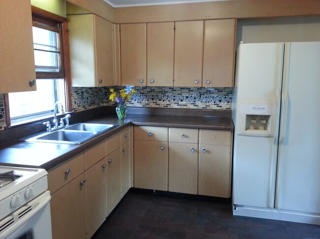 Photo - 36 Cherry Ave Unit Apartment