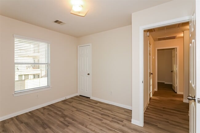 Photo - 6011 Sugar Field Ln