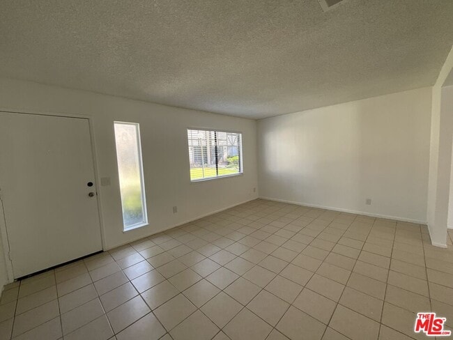 Photo - 142 E Merrill Ave