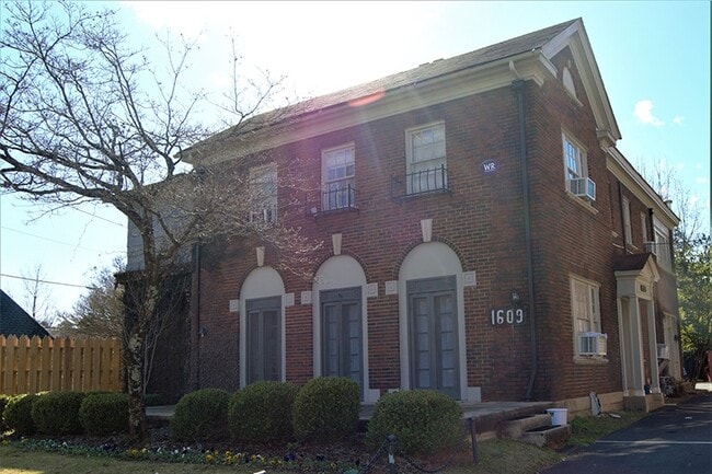 Audubon Manor - Audubon Manor Apartments