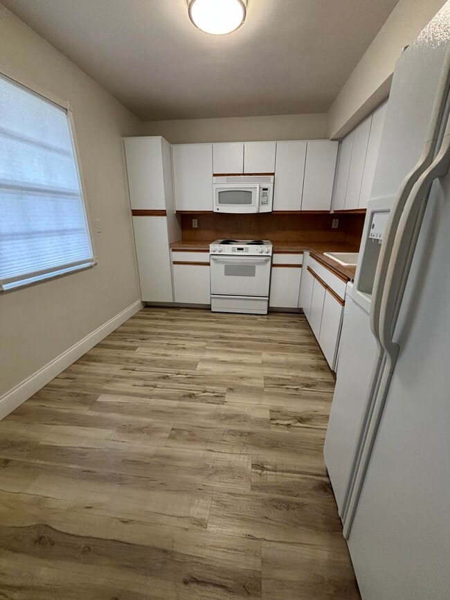 Photo - 555 Oaks Ln Unit 309