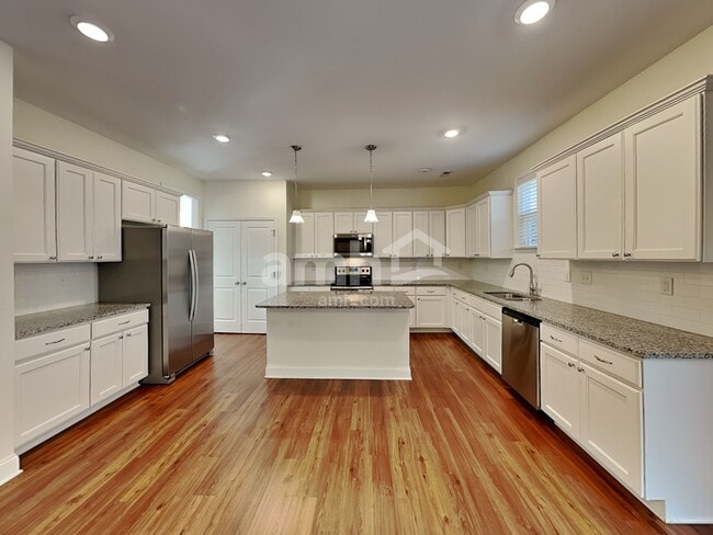 Photo - 206 Southfork Ln