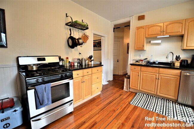 Building Photo - 67 Washburn Ave Rental
