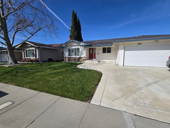 Building Photo - Sharp 4 Bedroom 2 Bath Great Neighborhood in Pleasanton