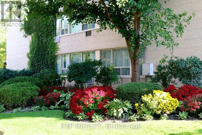 Photo - 650 Briar Hill Ave Unité 711