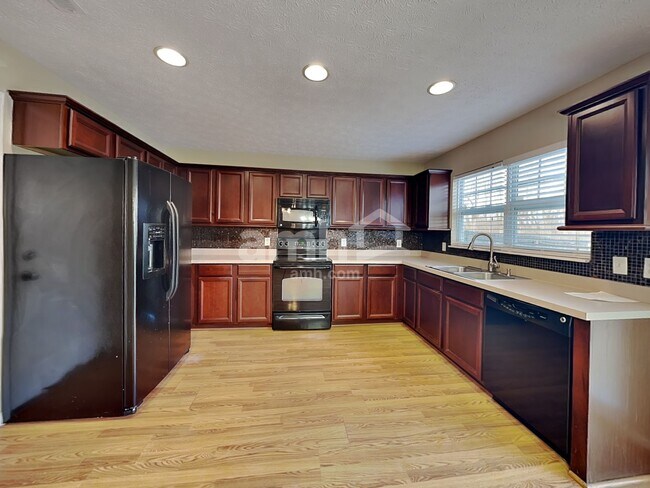 Photo - 4529 Hawthorn Dr