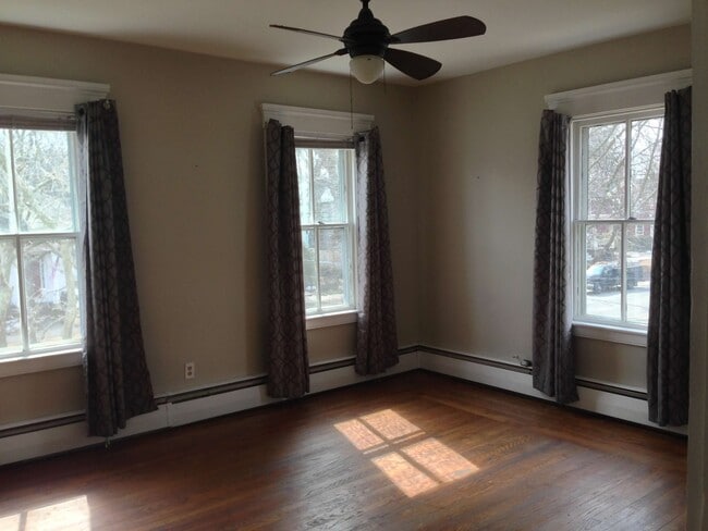 Building Photo - 69 Franklin St Unit 3 Bedroom Downtown