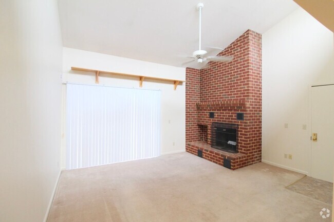 Building Photo - 1018 Blue Ridge Dr Rental